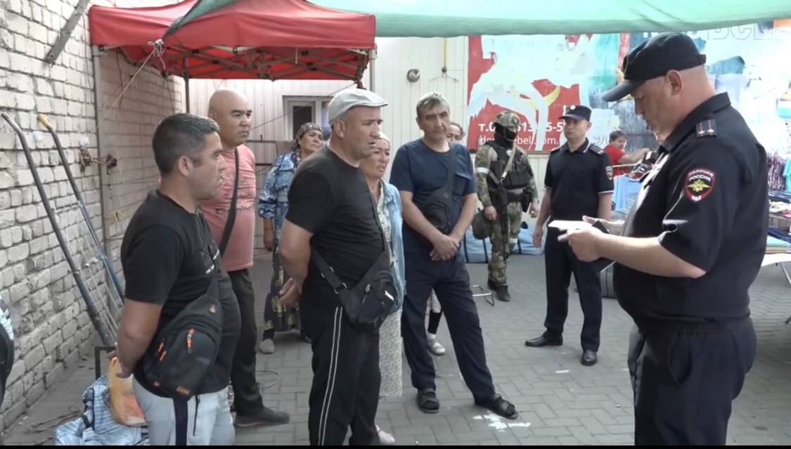 Дошло до того, что лиц кавказской национальности и граждан из Центральной Азии на улицах можно уже встретить чаще, чем украинцев. 8
